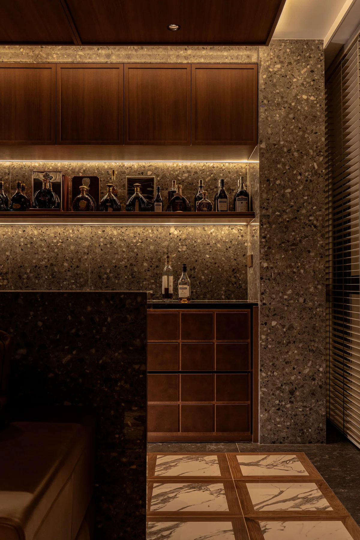 Integrated bar and display carpentry at Lucky Garden